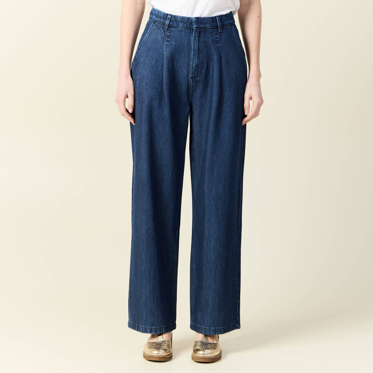 Jeans large &agrave; pinces denim brut femme