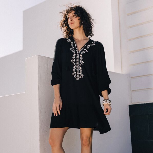 Robe évasée broderie noir femme