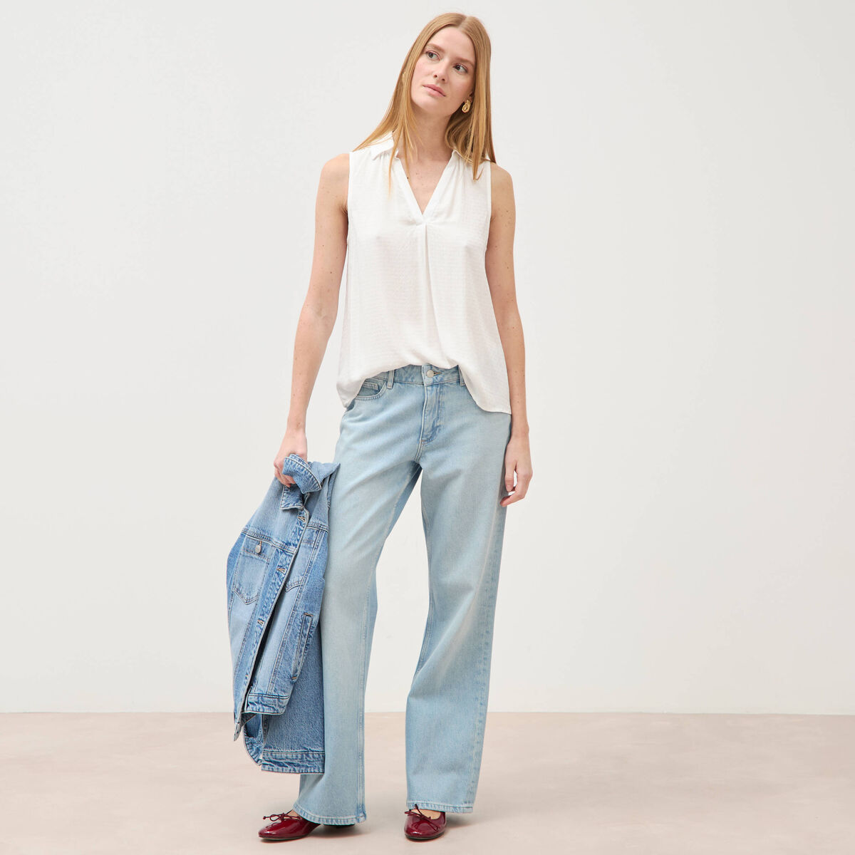 Top sans manches col tailleur ecru femme