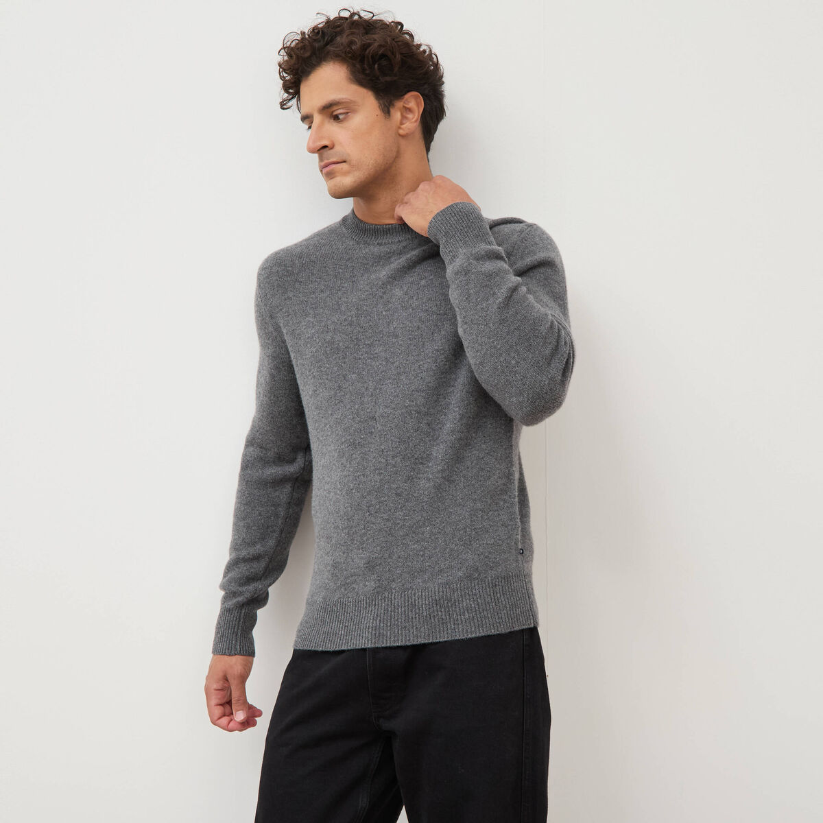 Pull droit col rond manches longues gris fonc&eacute; homme