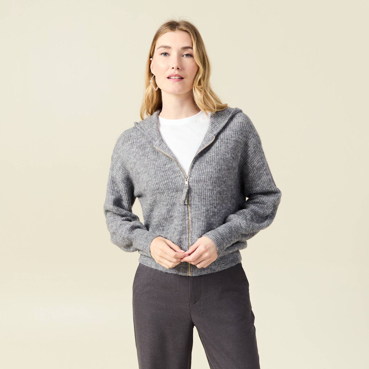 Gilet manches longues capuche gris clair femme