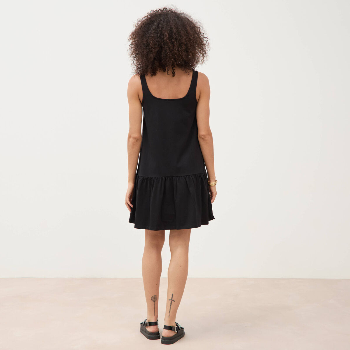 Robe sans manches en maille col carr&eacute; noir femme