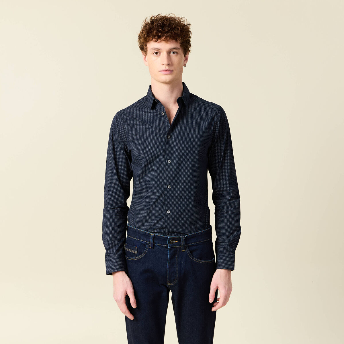 Chemise cintr&eacute;e en coton manches longues bleu marine homme