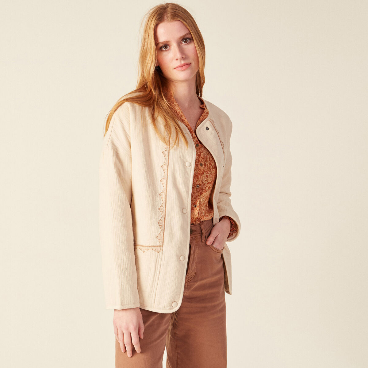Veste droite boutonn&eacute;e creme femme