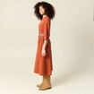 Robe midi évasée ceinturée marron cognac femme