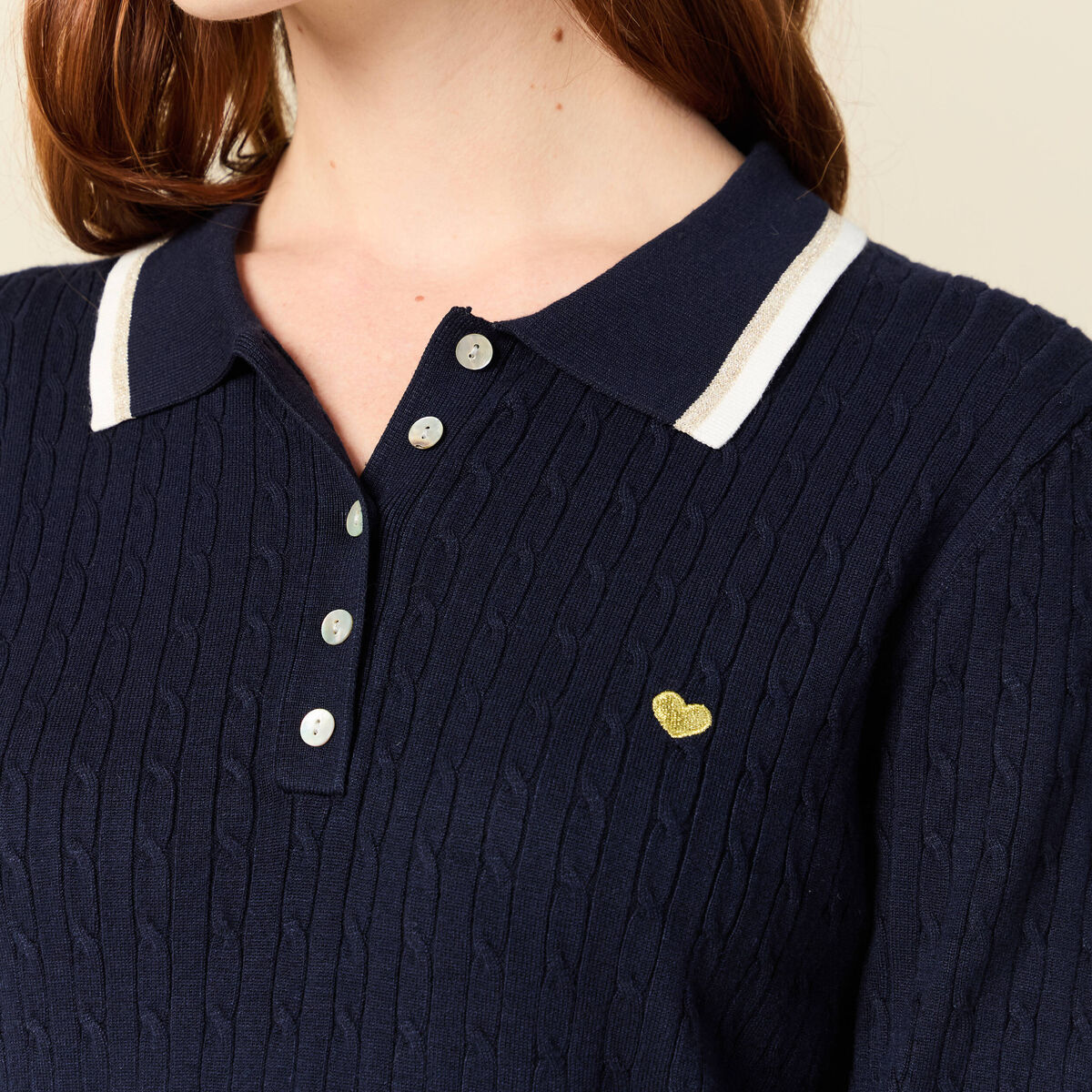 Polo avec torsade et c&oelig;ur brod&eacute; bleu marine femme