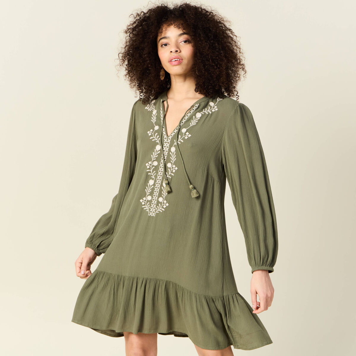Robe &eacute;vas&eacute;e broderie vert kaki femme