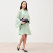 Robe courte &eacute;vas&eacute;e manches longues vert pastel femme