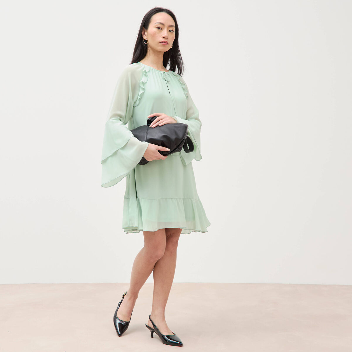 Robe courte &eacute;vas&eacute;e manches longues vert pastel femme