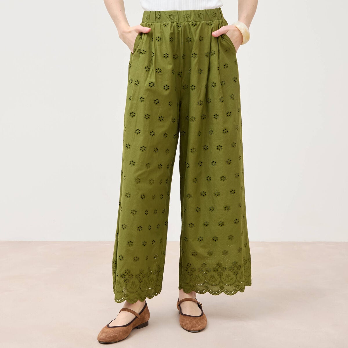 Pantalon droit 7/8&egrave;me brod&eacute; vert kaki femme