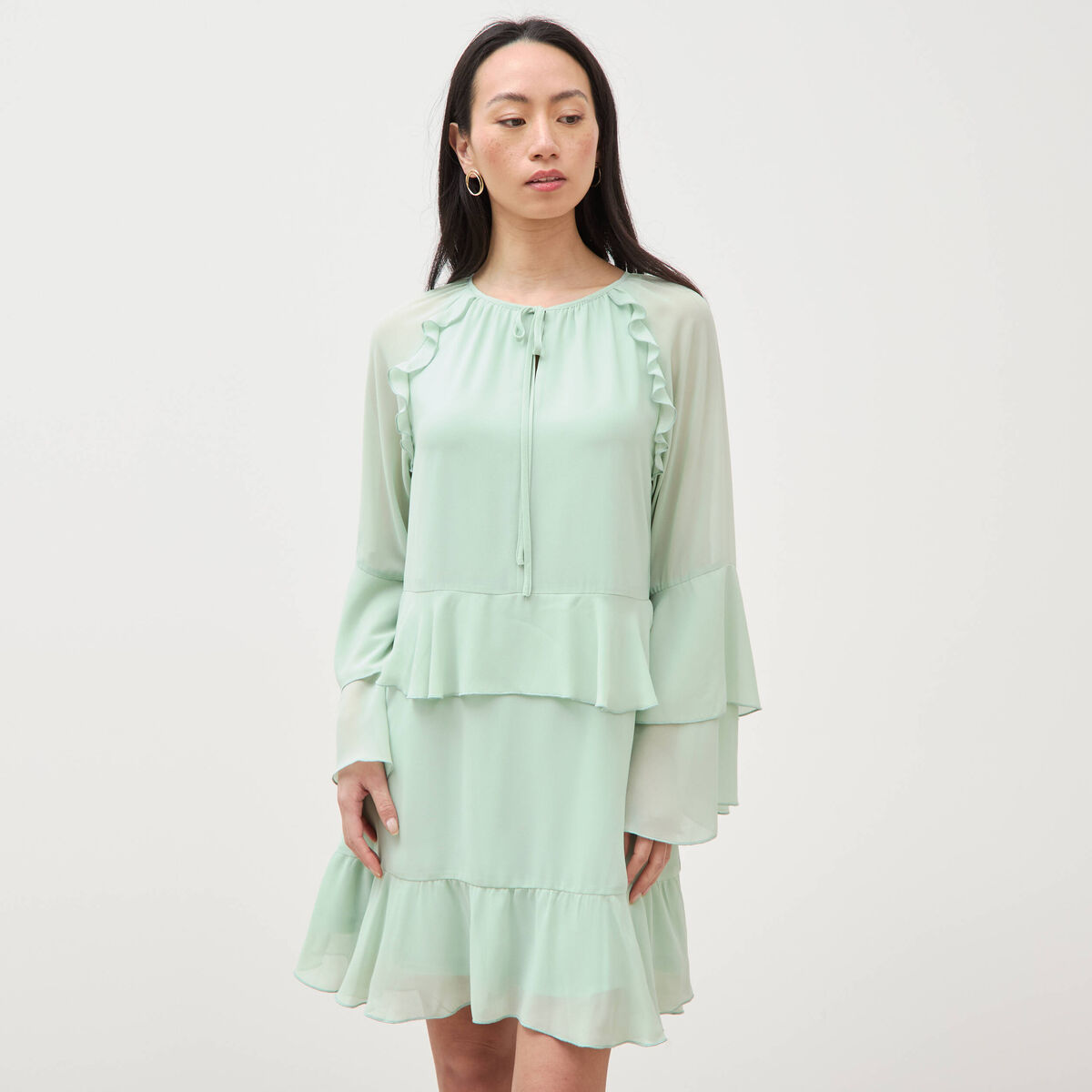 Robe courte &eacute;vas&eacute;e manches longues vert pastel femme