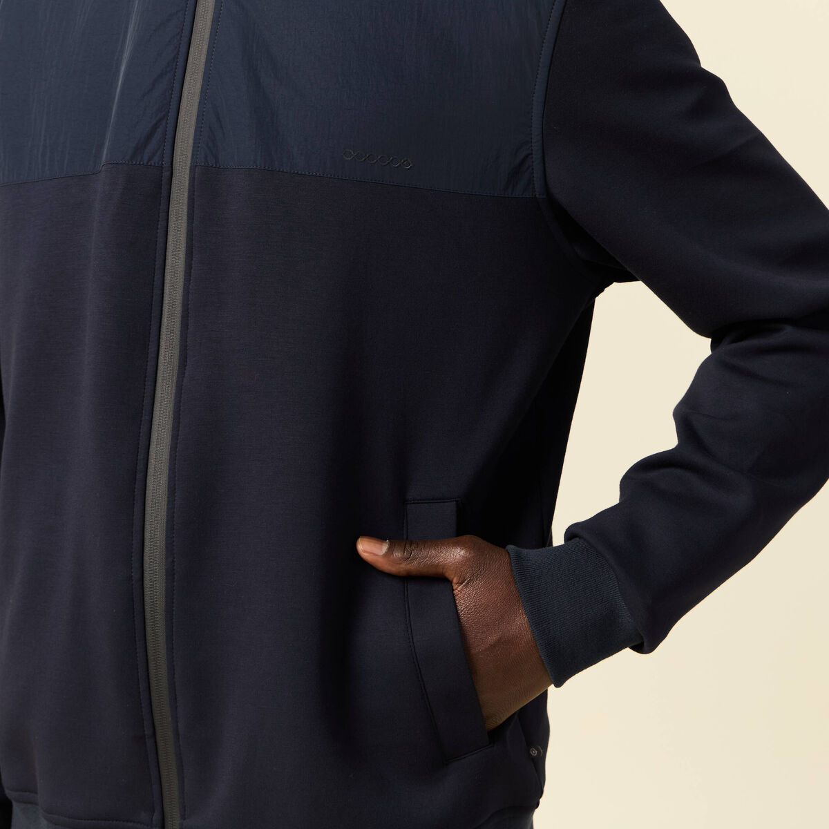 Sweat zipp&eacute; &agrave; capuche bleu marine homme
