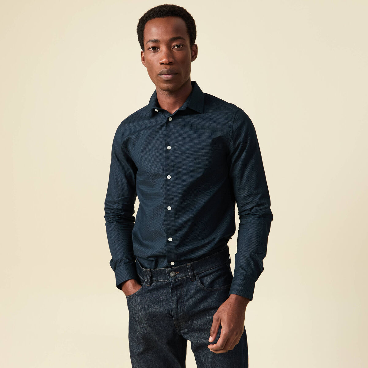 Chemise cintr&eacute;e en coton manches longues bleu marine homme