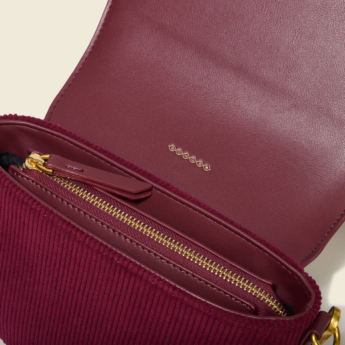 Sac bandouli&egrave;re en velours doubl&eacute; bordeaux femme