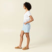 Short droit en jean &agrave; pinces denim bleach femme