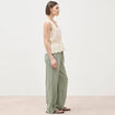 Top col v sans manches en coton creme femme