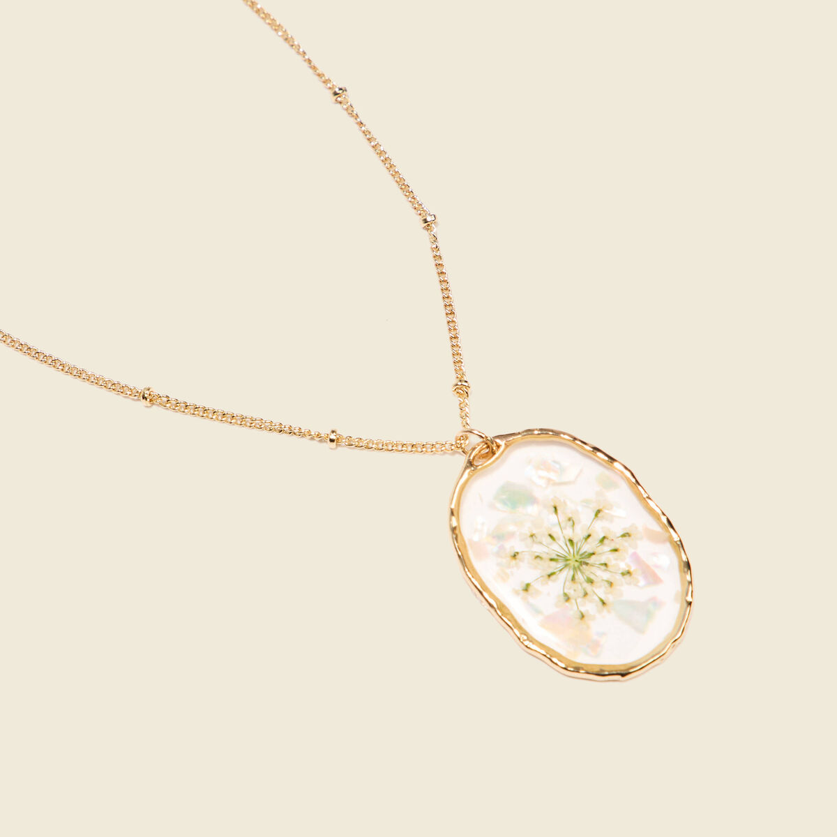 Collier pendentif résine couleur or femme