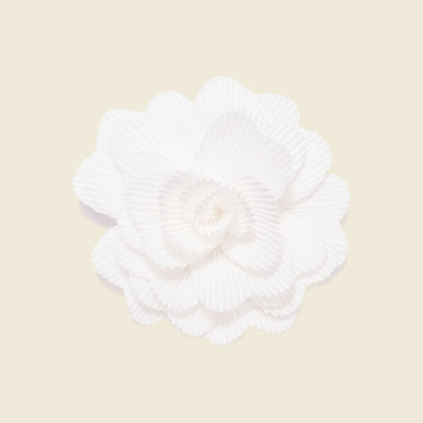 Broche fleur plissée ecru femme