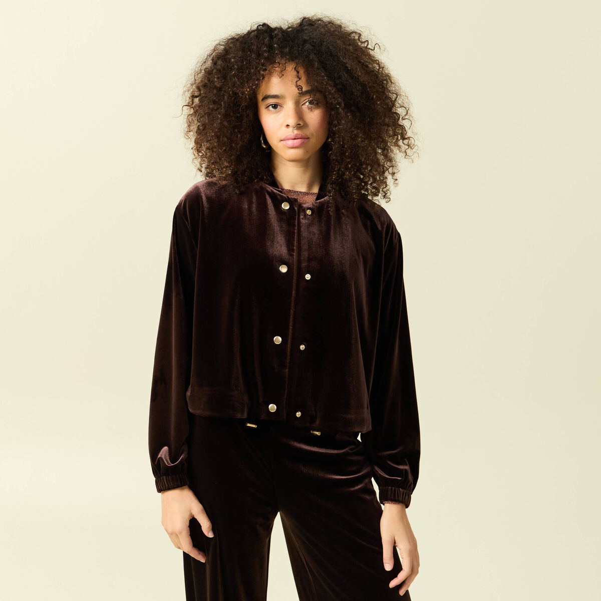 Gilet court droit en velours doubl&eacute; marron fonc&eacute; femme