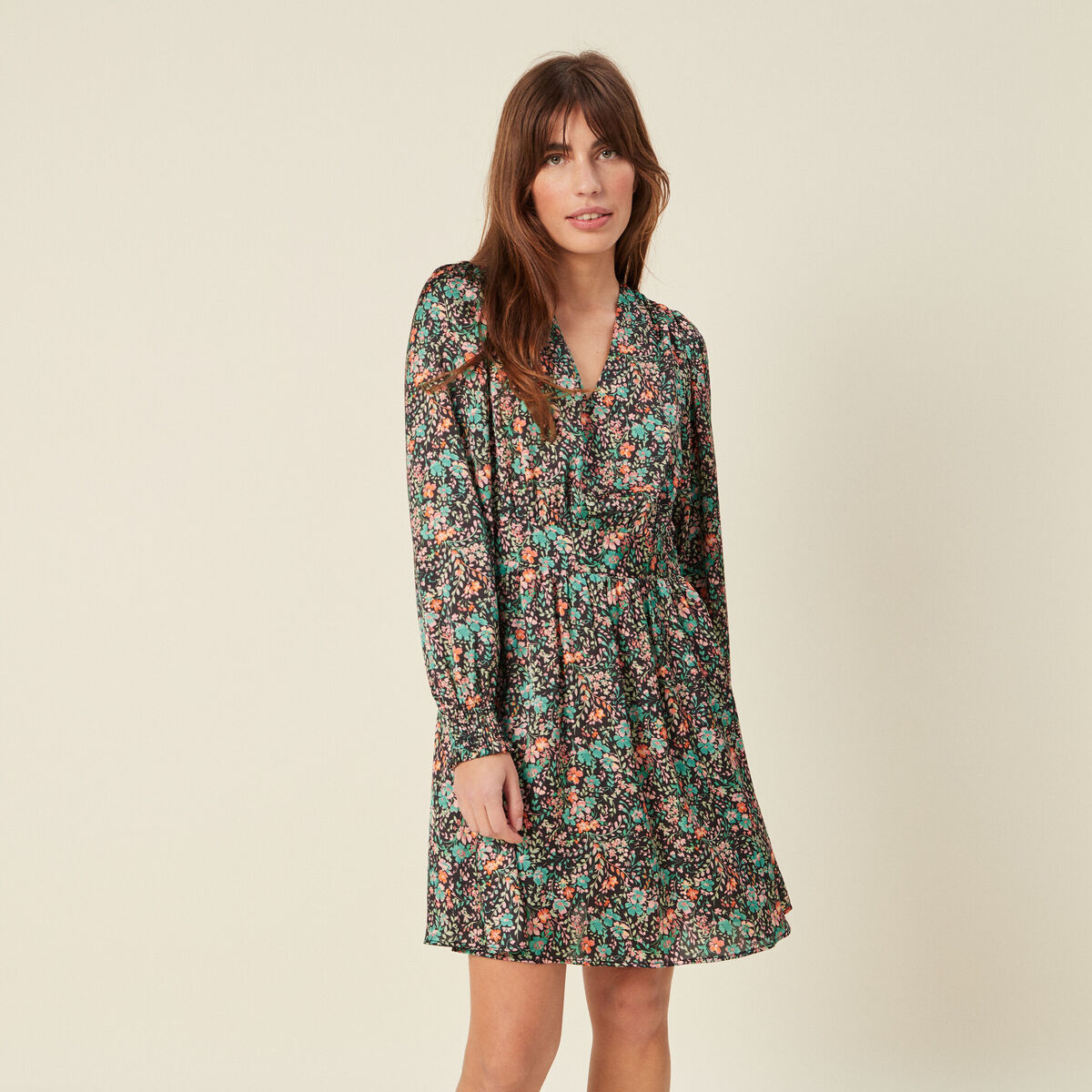 Robe taille marquée à volants noir femme