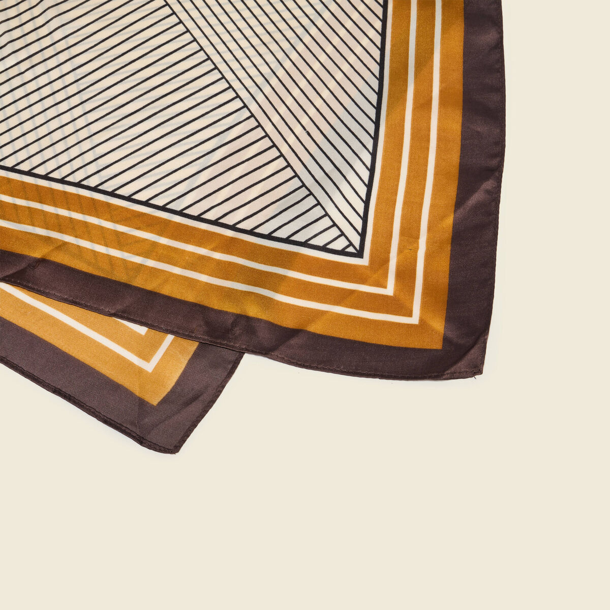 Foulard satin&eacute; ecru femme