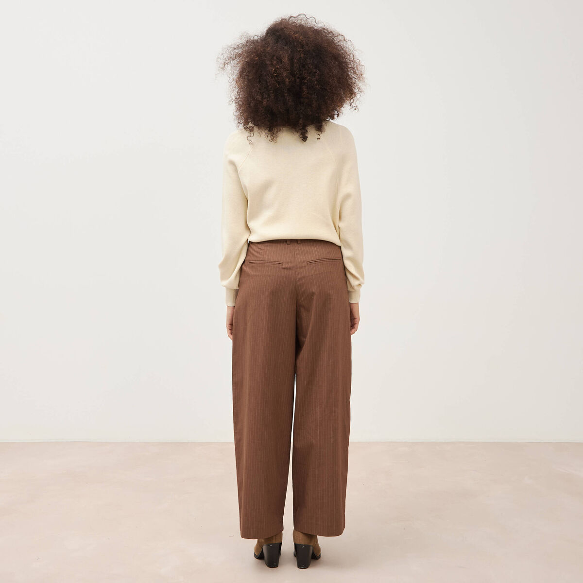 Pantalon large ray&eacute; taille standard marron fonc&eacute; femme