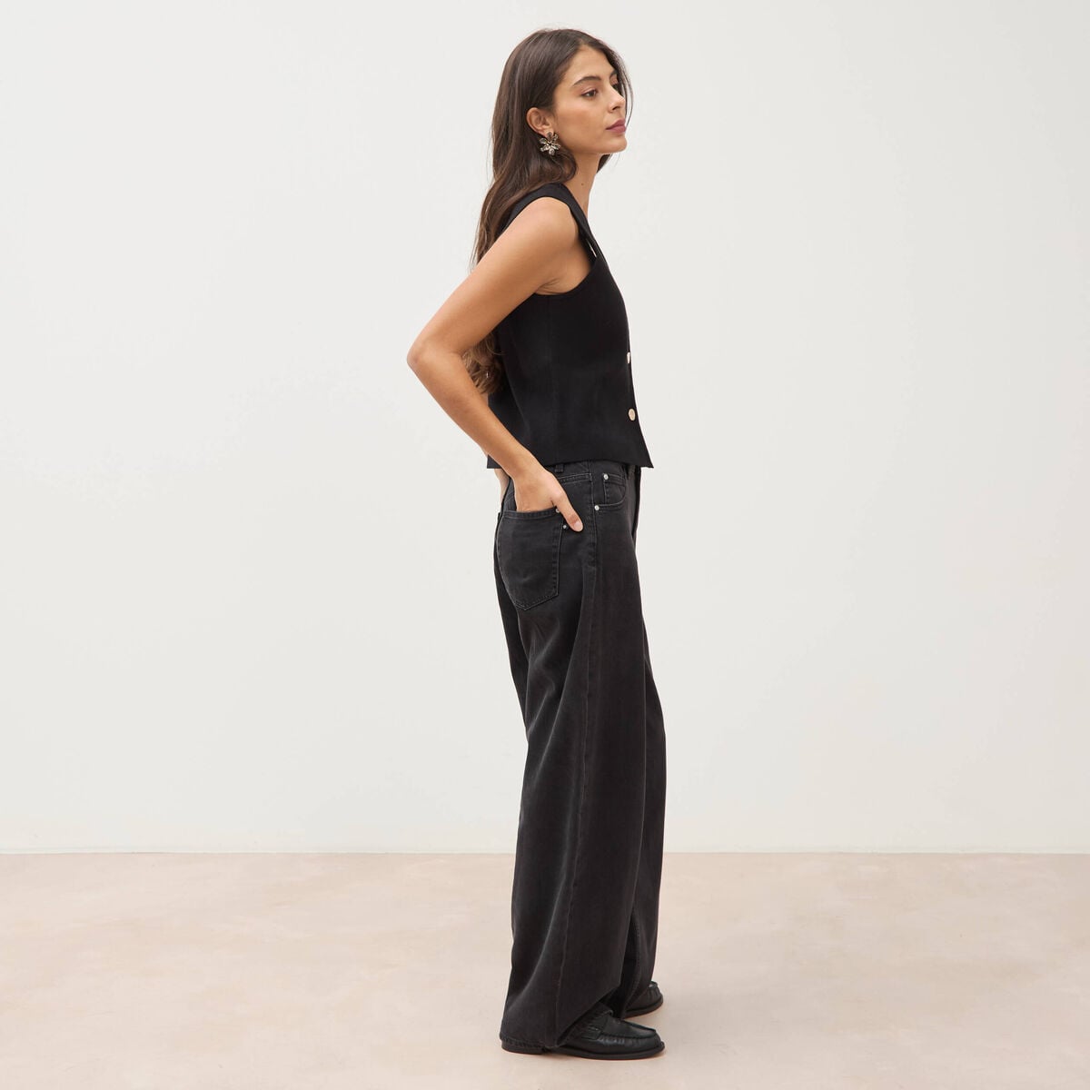 Gilet droit court sans manches col v noir femme