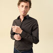 Chemise cintr&eacute;e en coton manches longues gris fonc&eacute; homme