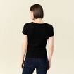 T-shirt ajust&eacute; col V manches courtes noir femme