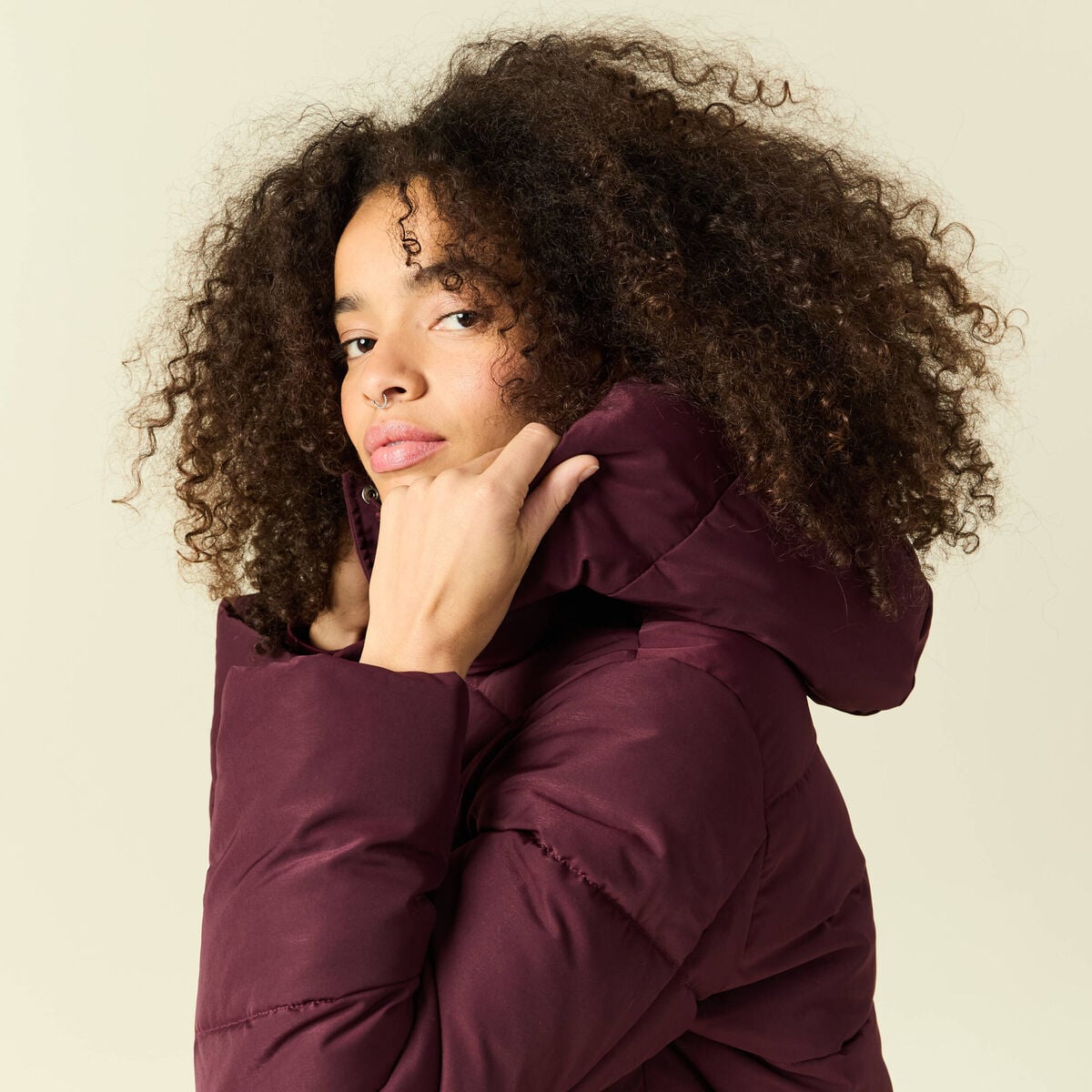 Doudoune &agrave; capuche prune femme