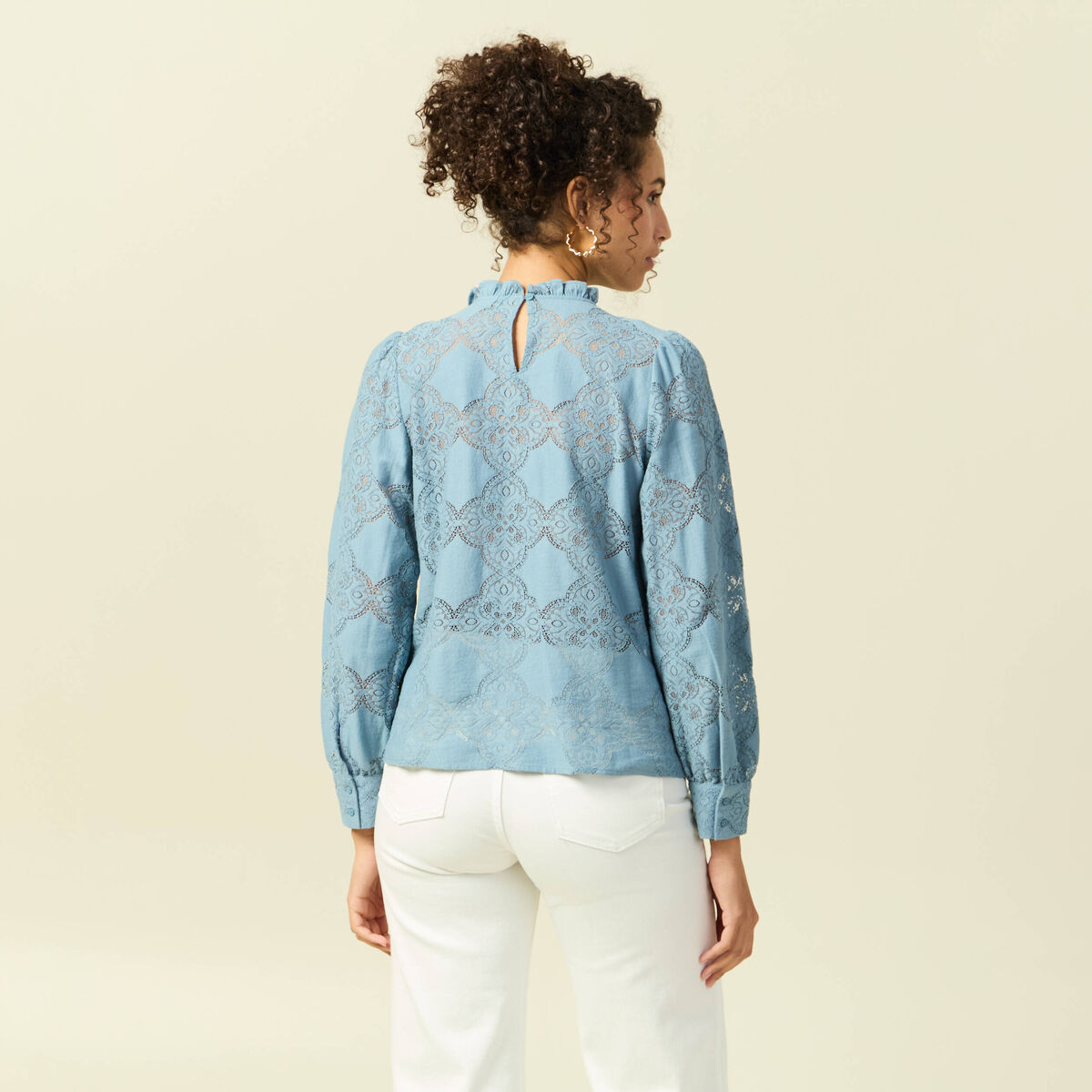 Blouse cintr&eacute;e dentelle manches longues gris femme