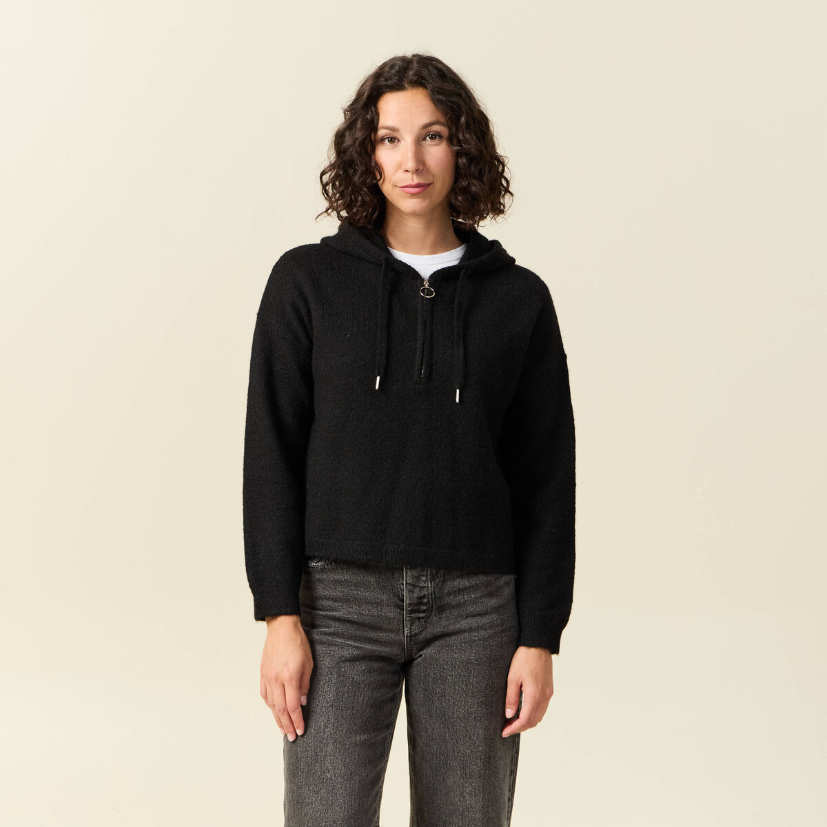 Pull &agrave; capuche zipp&eacute; noir femme