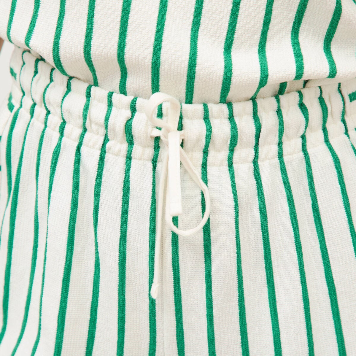 Short taille haute en maille ray&eacute;e vert femme
