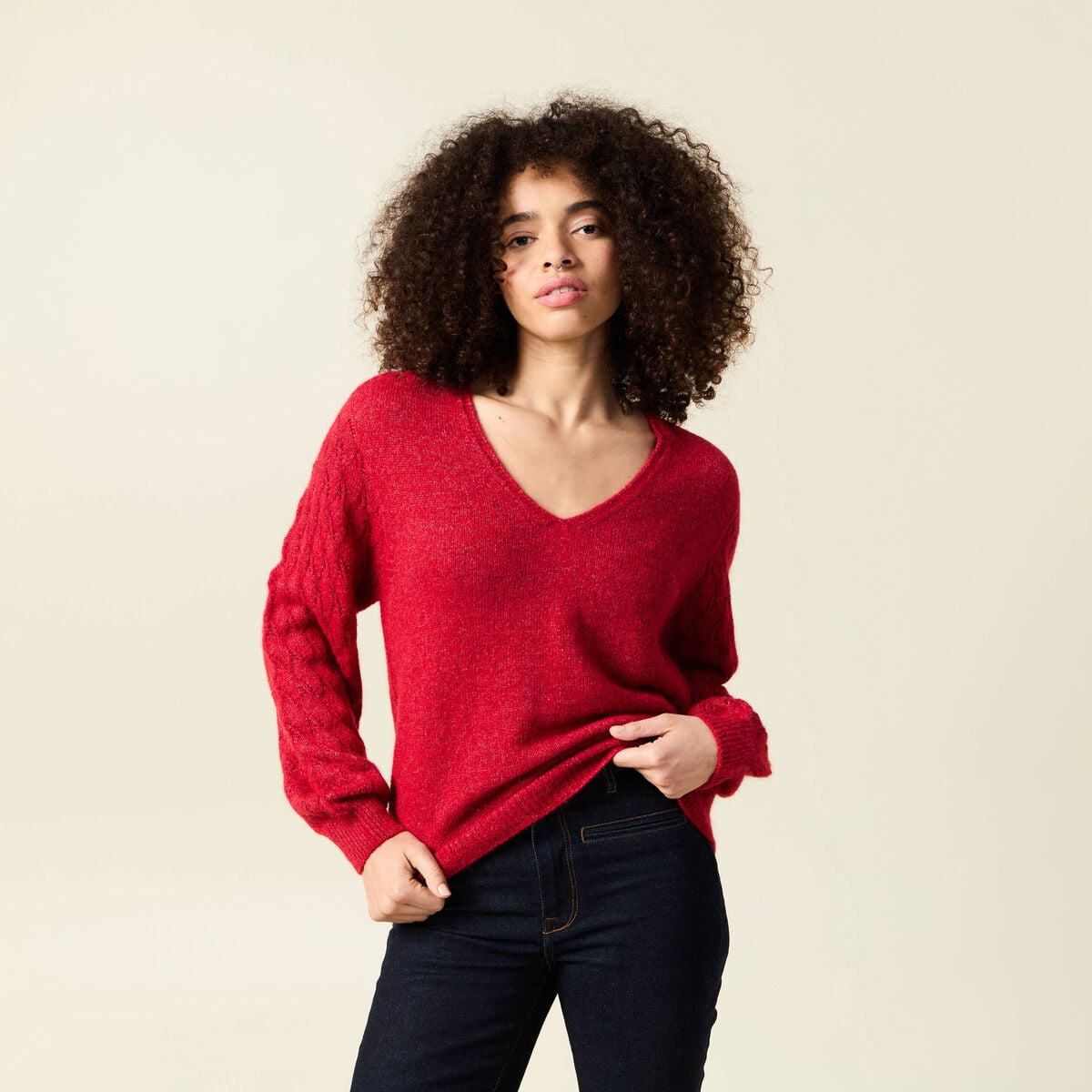Pull ajour&eacute; col V manches longues rouge femme