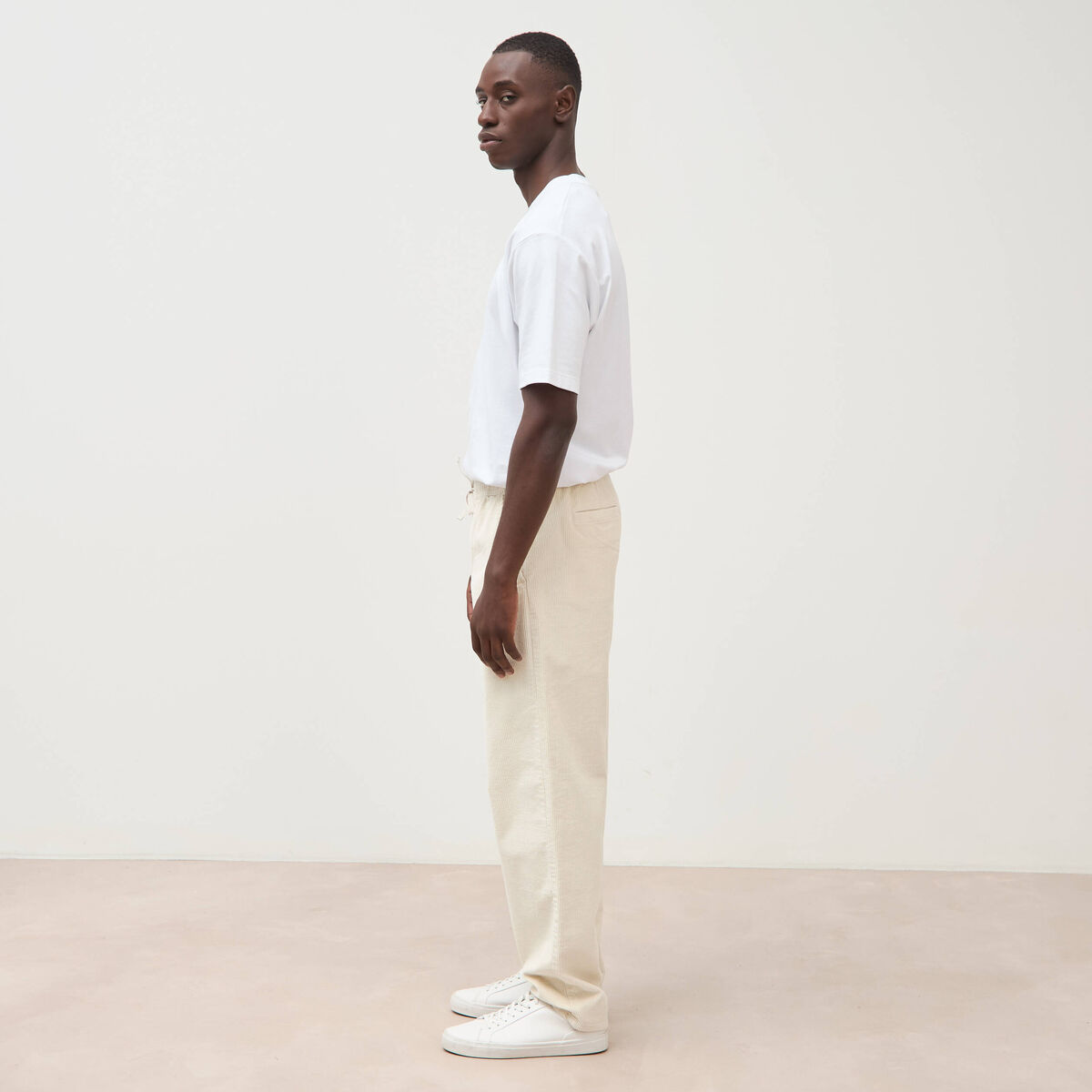 Pantalon large en velours ecru homme