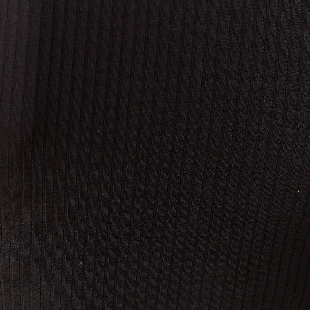 T-shirt cintr&eacute; col v dentelle noir femme