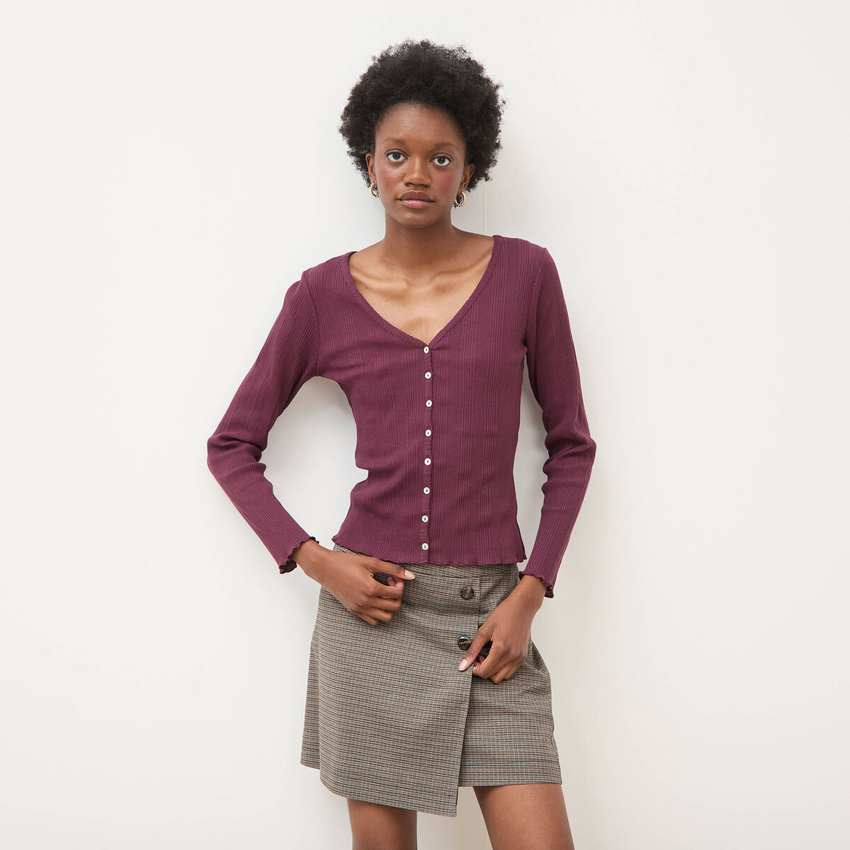 T-shirt col v manches longues ajust&eacute; prune femme