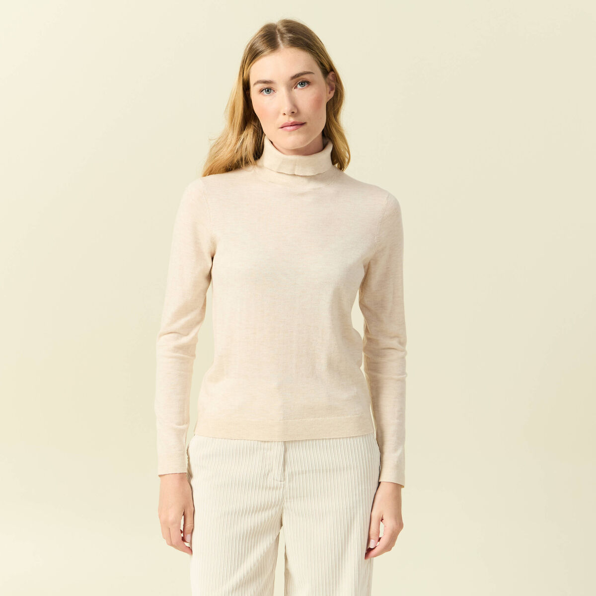 Pull fin col roul&eacute; manches longues creme femme