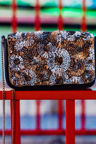 Sac à sequins et perles noir femme