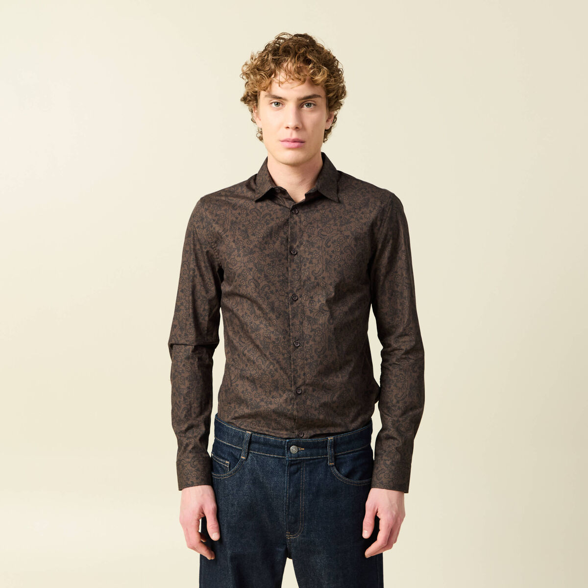 Chemise cintr&eacute;e manches longues en coton noir homme