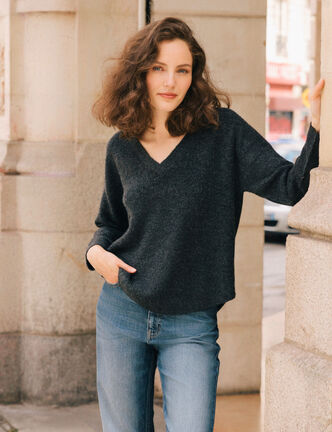 Pull manches longues col en V gris foncé femme