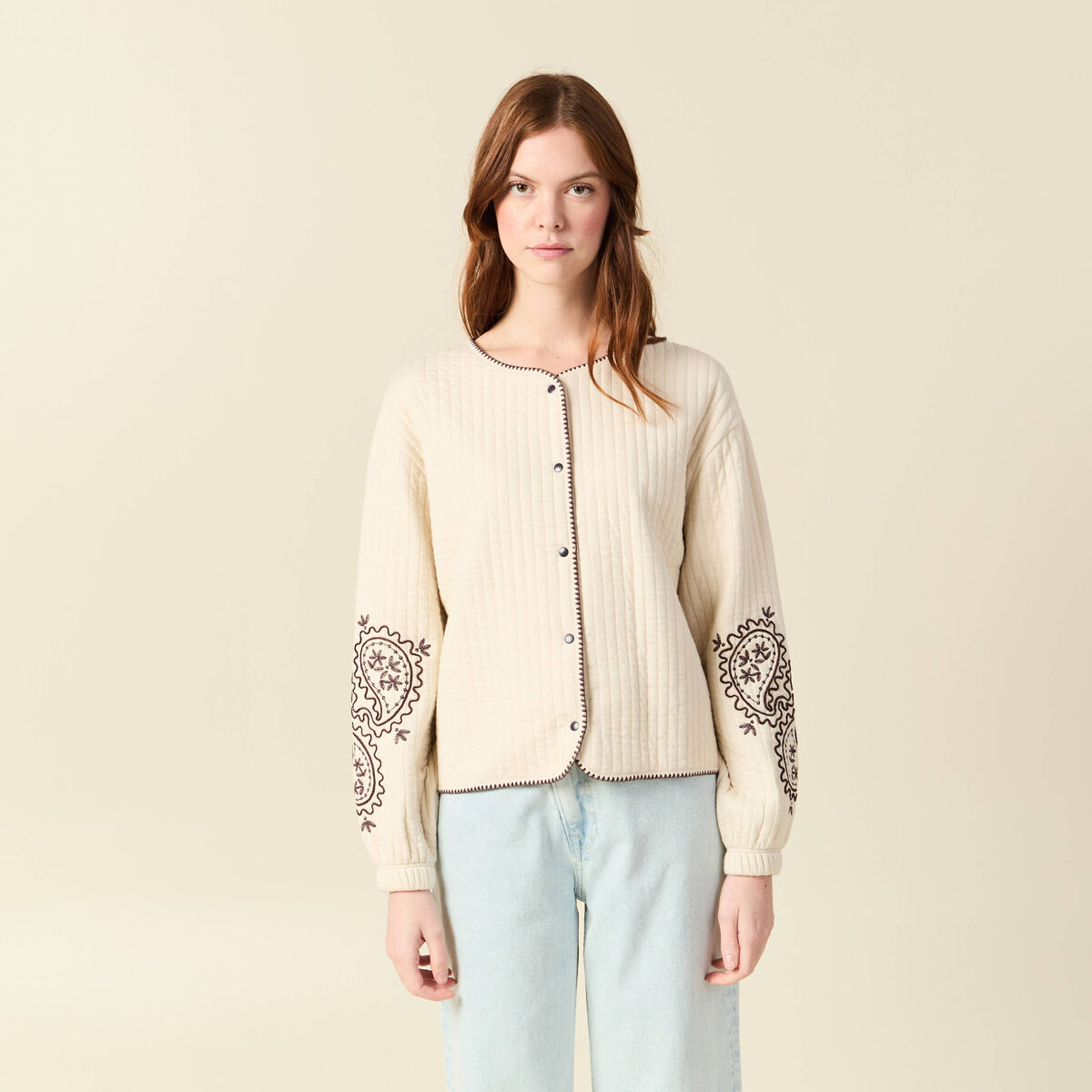 Cardigan droit court col rond brod&eacute; ivoire femme