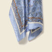 Foulard satin&eacute; bleu ciel femme