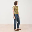 T-shirt ajust&eacute; sans manches vert kaki femme
