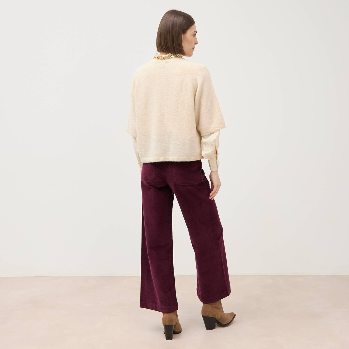 Pull droit court col v manches courtes ivoire femme