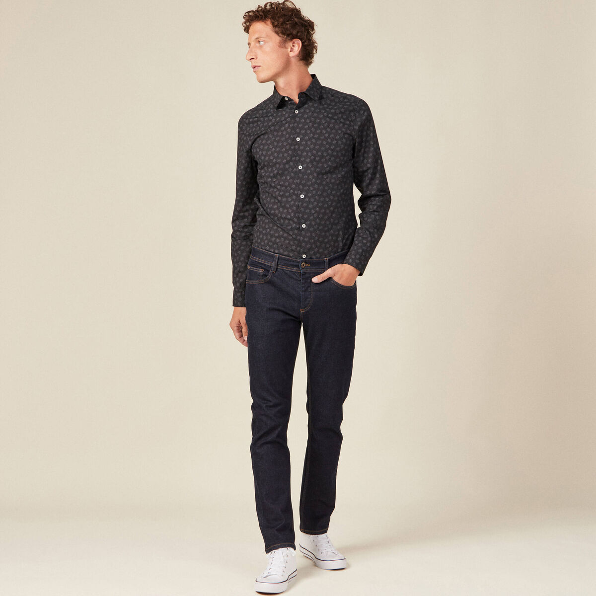 Chemise cintr&eacute;e en coton manches longues noir homme