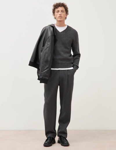 Pull col v manches longues gris fonc&eacute; homme