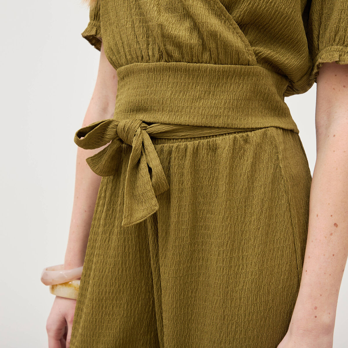 Pantalon loose avec ceinture vert kaki femme