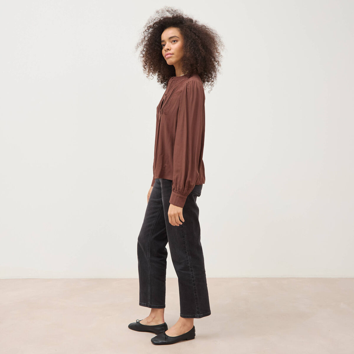 Blouse ajour&eacute;e col rond manches longues marron fonc&eacute; femme