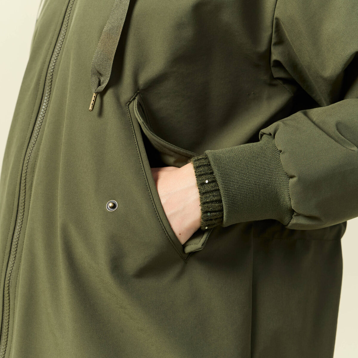 Parka oversize mi-longue &agrave; capuche vert kaki femme